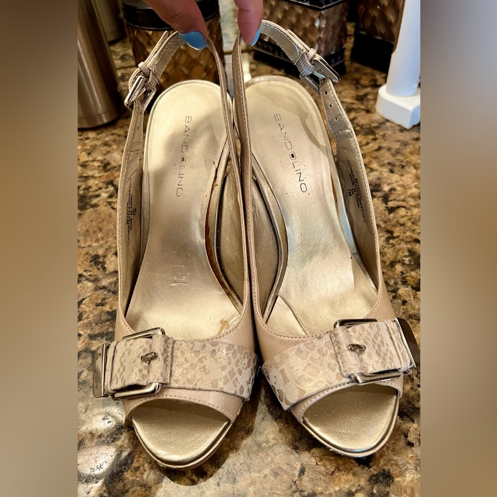 Bandolino peep toe sling back heels